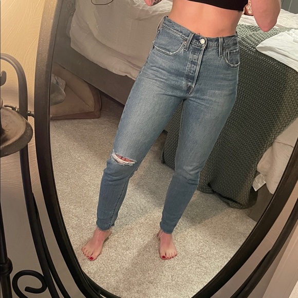 Levi’s 501 Skinny - Picture 2 of 5